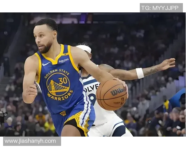 勇士在惊心动魄的对决中以129比128险胜掘金展现强大韧性与团队合作精神