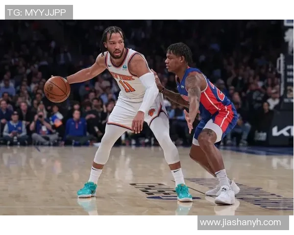 尼克斯与胡人激战正酣NBA赛场精彩对决引发球迷热议