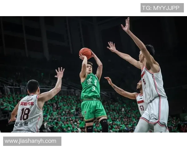 新疆与广东总决赛激战正酣谁将捧起冠军奖杯的荣耀